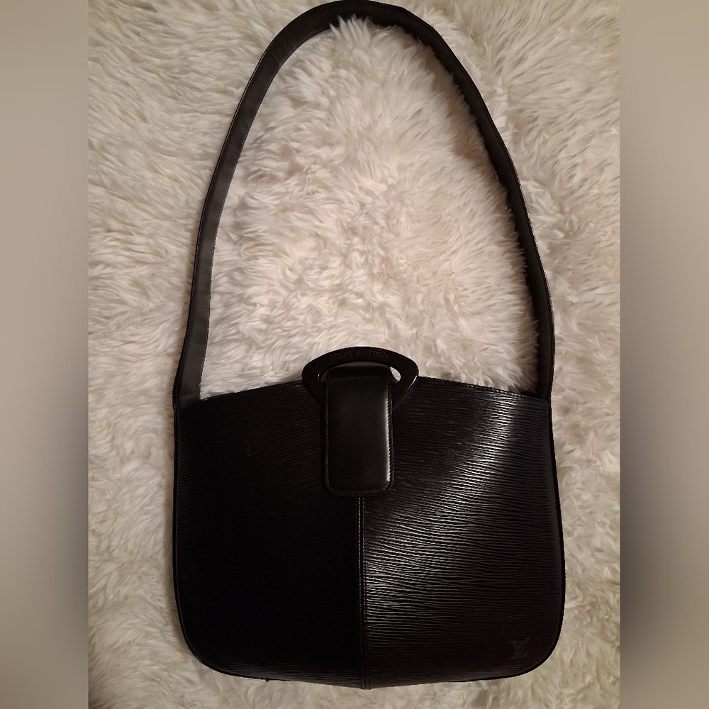 Authentic Louis Vuitton Epi Leather Shoulder Bag Black Vintage 1998 France
